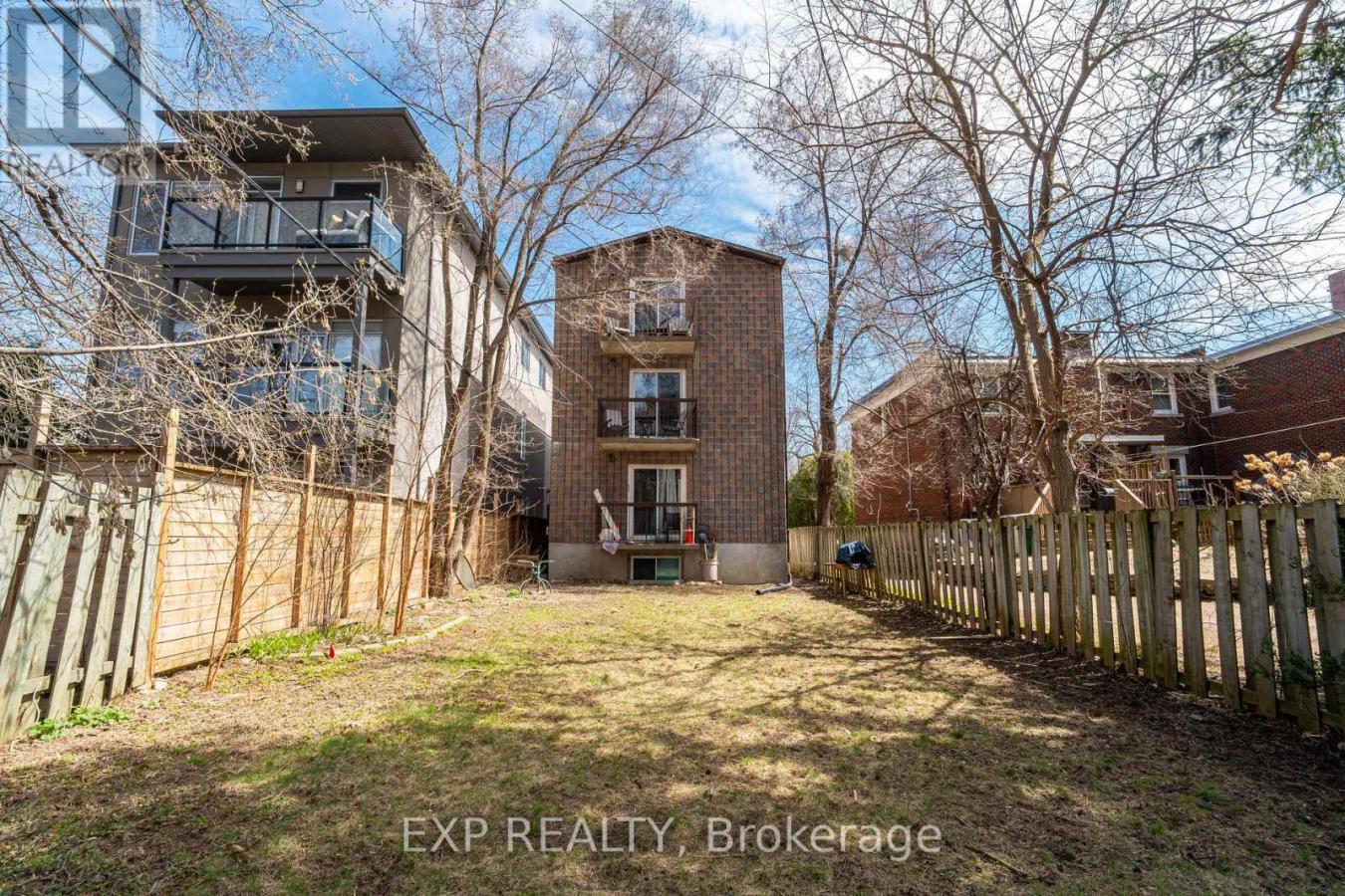 Ottawa, ON, K1Z7G3, Canada, 8 Bedrooms Bedrooms, ,Residential,For Sale,1807989