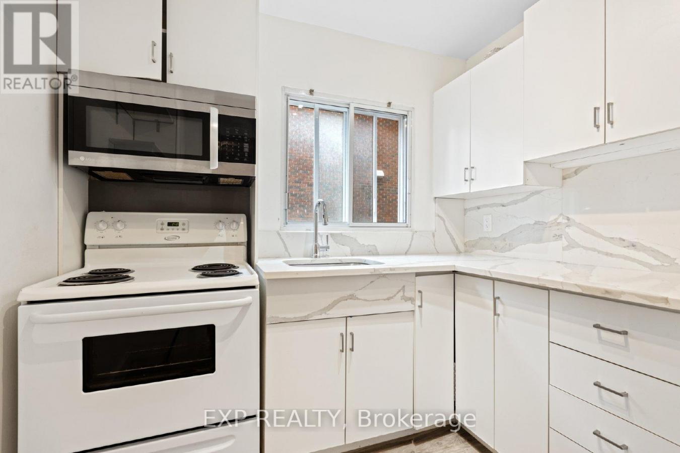 Ottawa, ON, K1Z7G3, Canada, 8 Bedrooms Bedrooms, ,Residential,For Sale,1807989