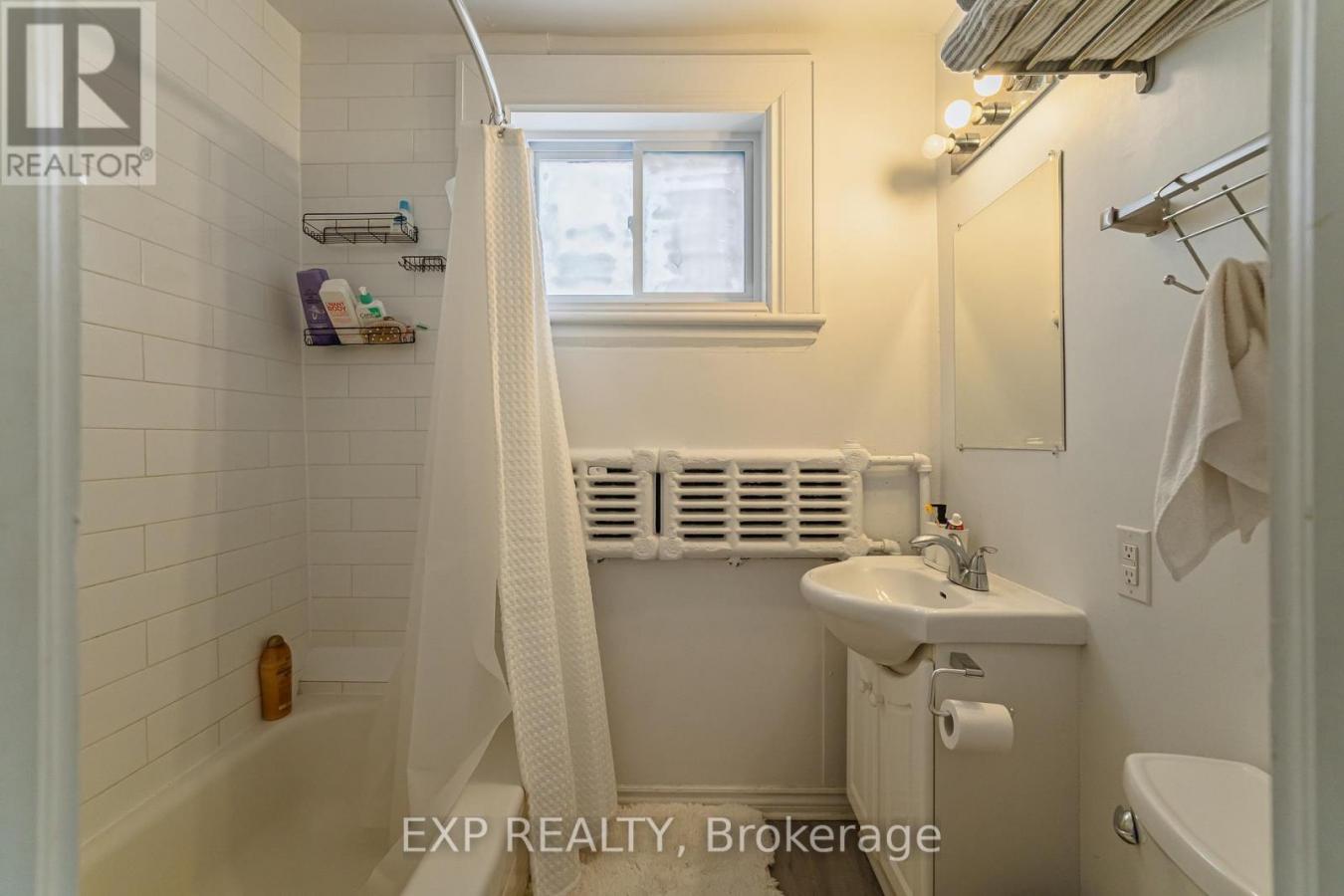 Ottawa, ON, K1N5E9, Canada, 6 Bedrooms Bedrooms, ,Residential,For Sale,1807988