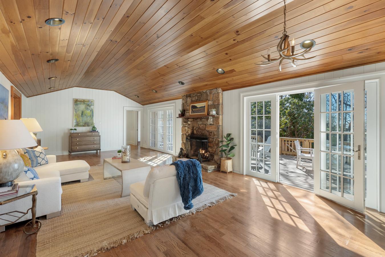 HIghlands, North Carolina, 28741, United States, 3 Bedrooms Bedrooms, ,3 BathroomsBathrooms,Residential,For Sale,1800941