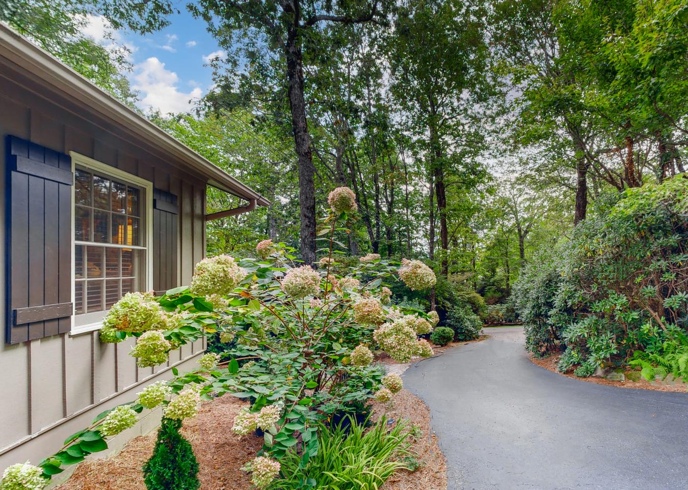 HIghlands, North Carolina, 28741, United States, 3 Bedrooms Bedrooms, ,3 BathroomsBathrooms,Residential,For Sale,1800941