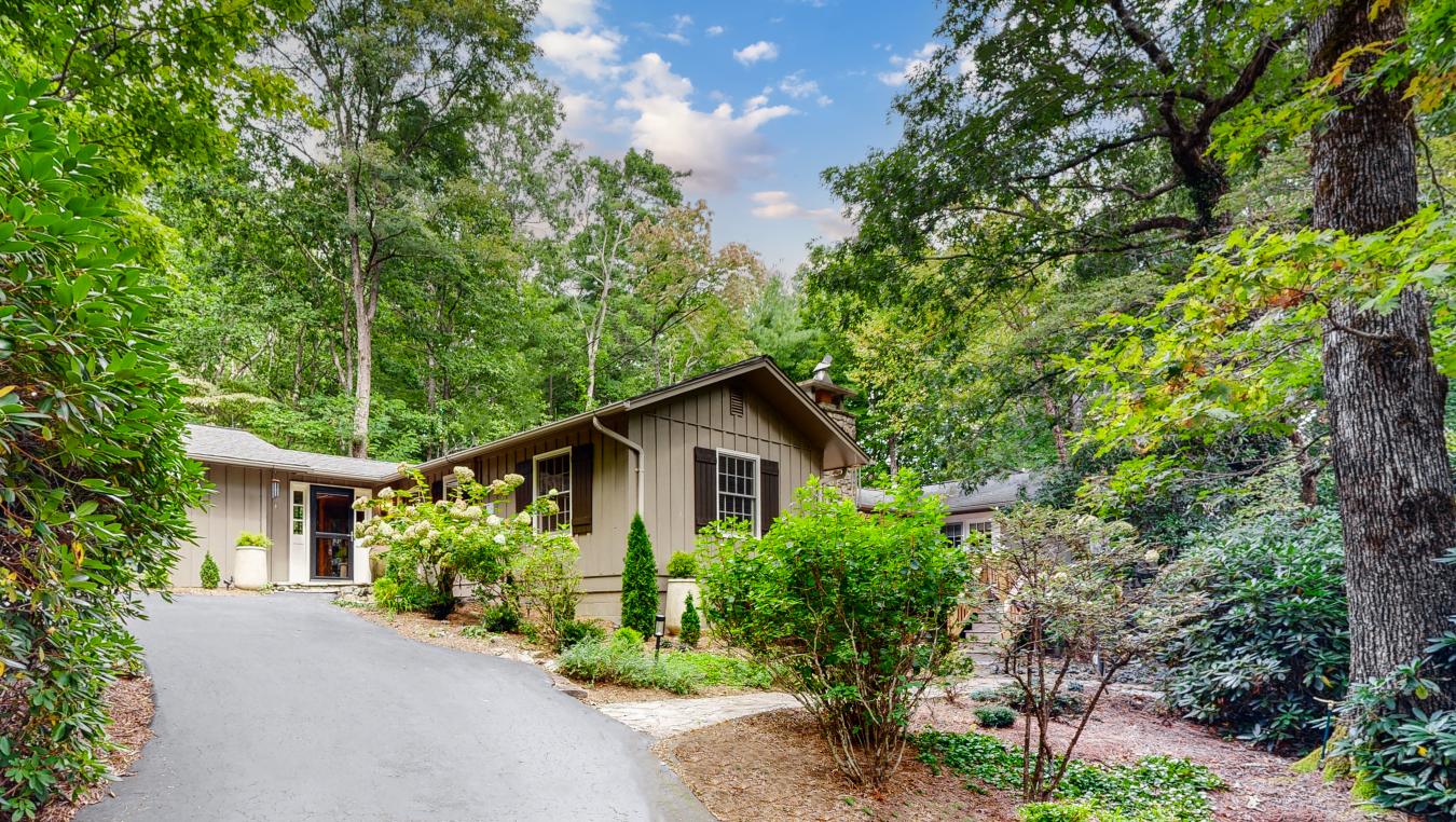 HIghlands, North Carolina, 28741, United States, 3 Bedrooms Bedrooms, ,3 BathroomsBathrooms,Residential,For Sale,1800941 HIghlands, North Carolina, 28741, United States, 3 Bedrooms Bedrooms, ,3 BathroomsBathrooms,Residential,For Sale,1800941