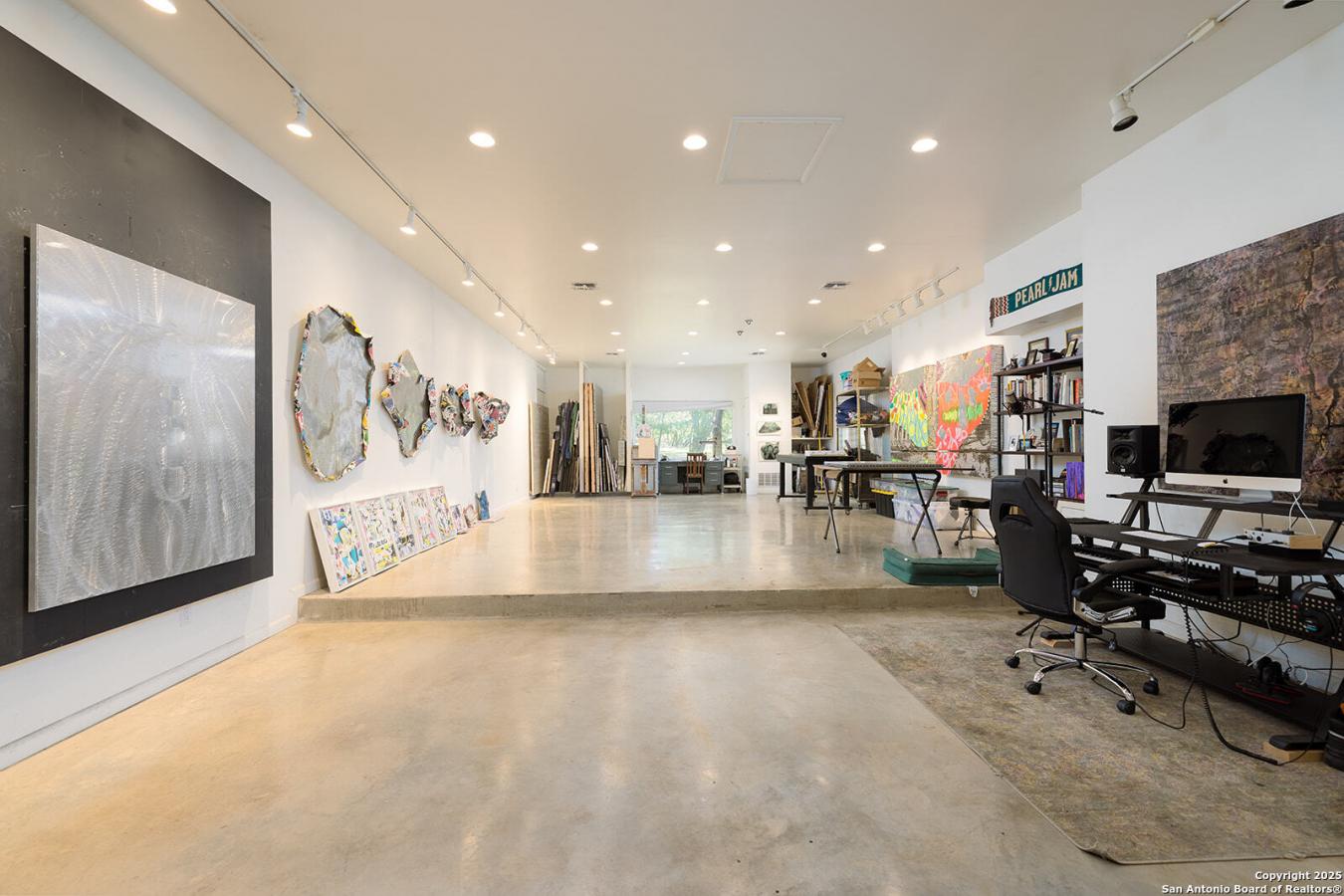 Shavano Park, Texas, 78231, United States, 3 Bedrooms Bedrooms, ,2 BathroomsBathrooms,Residential,For Sale,1807986