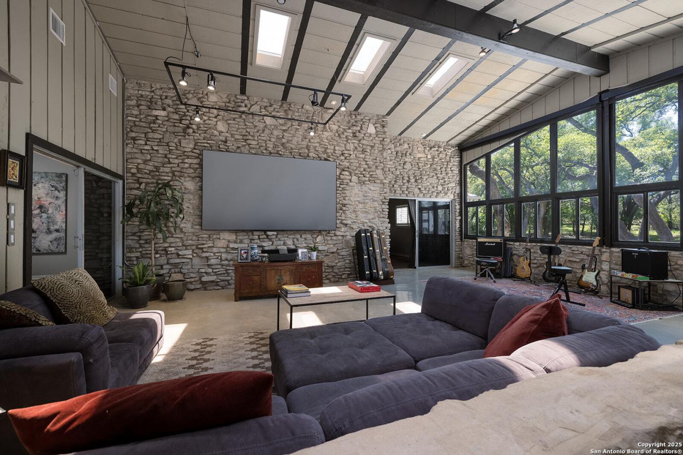 Shavano Park, Texas, 78231, United States, 3 Bedrooms Bedrooms, ,2 BathroomsBathrooms,Residential,For Sale,1807986