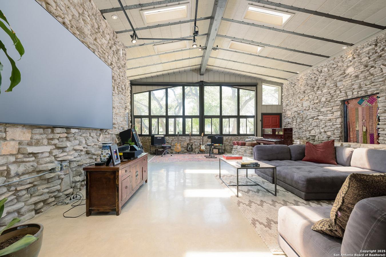 Shavano Park, Texas, 78231, United States, 3 Bedrooms Bedrooms, ,2 BathroomsBathrooms,Residential,For Sale,1807986