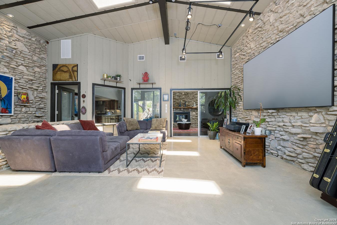 Shavano Park, Texas, 78231, United States, 3 Bedrooms Bedrooms, ,2 BathroomsBathrooms,Residential,For Sale,1807986