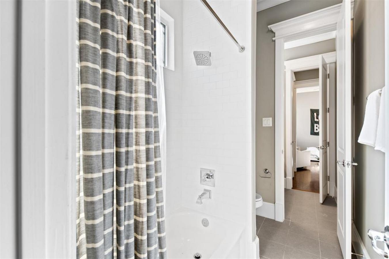 Houston, Texas, 77008, United States, 4 Bedrooms Bedrooms, ,4 BathroomsBathrooms,Residential,For Sale,1807954