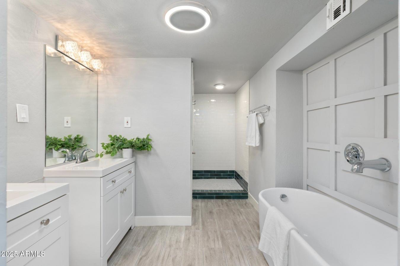 Phoenix, Arizona, 85020, United States, 4 Bedrooms Bedrooms, ,2 BathroomsBathrooms,Residential,For Sale,1800897