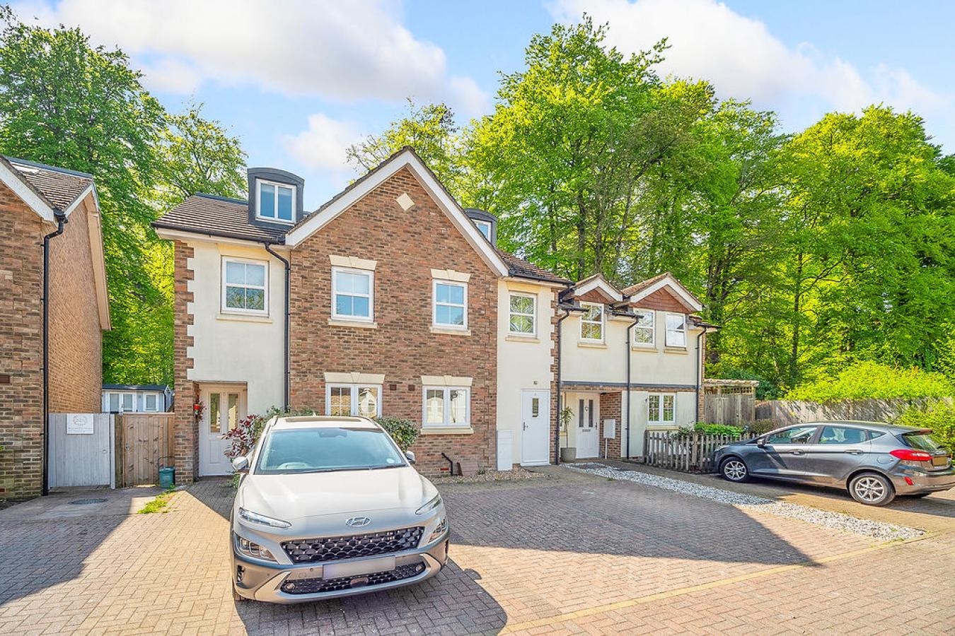 Caterham, Surrey, CR3 6SU, United Kingdom, 3 Bedrooms Bedrooms, ,2 BathroomsBathrooms,Residential,For Sale,1807946