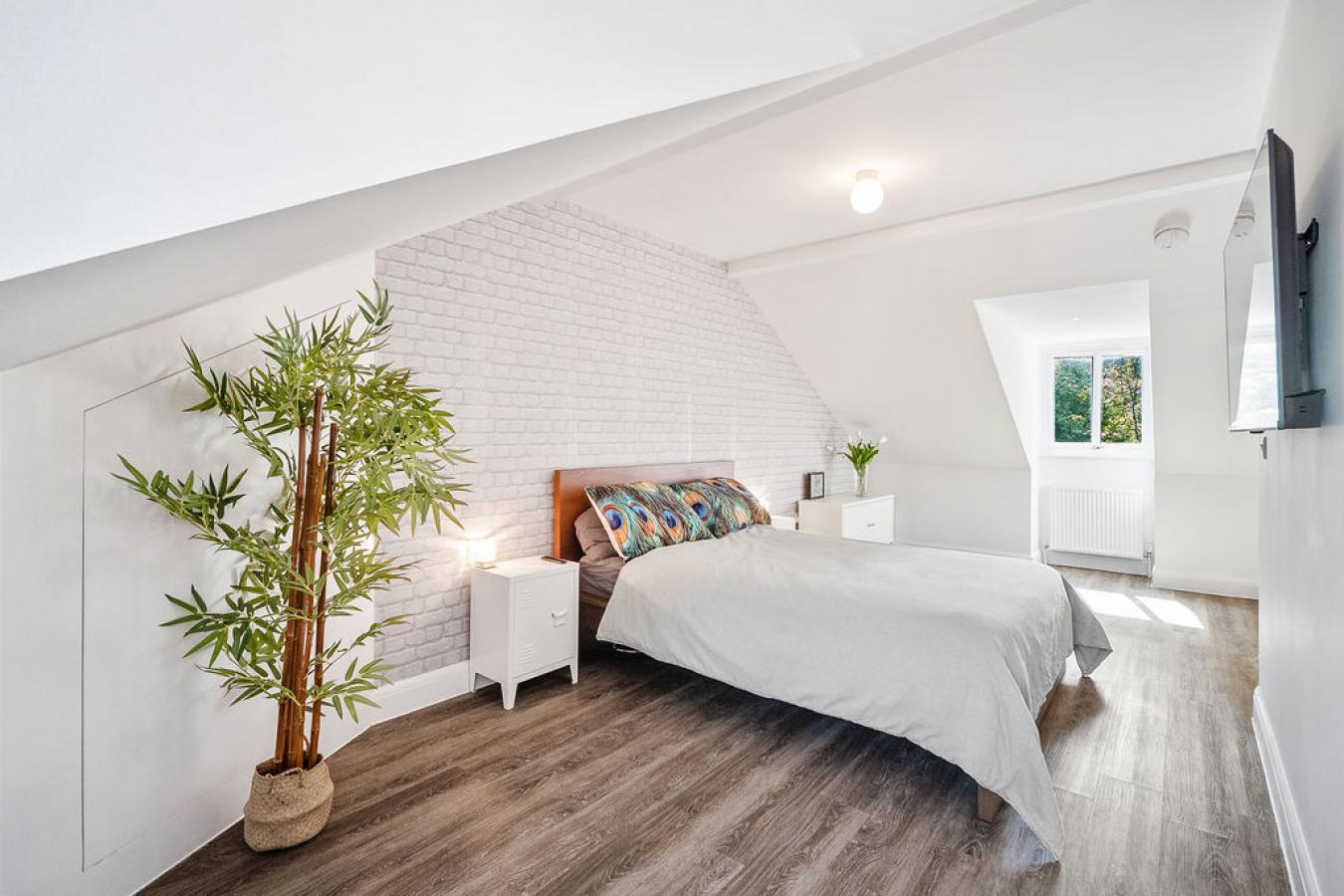 Caterham, Surrey, CR3 6SU, United Kingdom, 3 Bedrooms Bedrooms, ,2 BathroomsBathrooms,Residential,For Sale,1807946