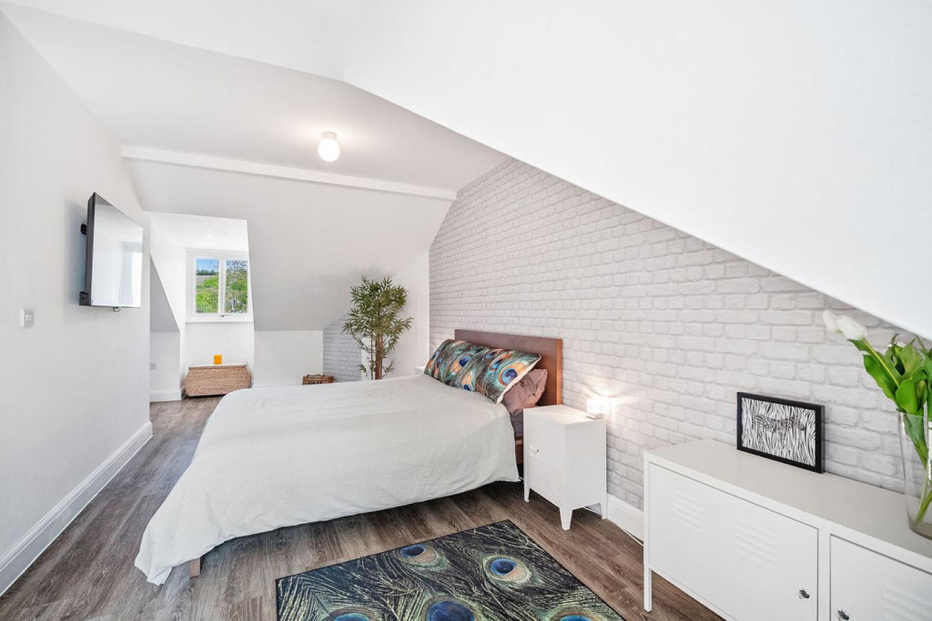 Caterham, Surrey, CR3 6SU, United Kingdom, 3 Bedrooms Bedrooms, ,2 BathroomsBathrooms,Residential,For Sale,1807946