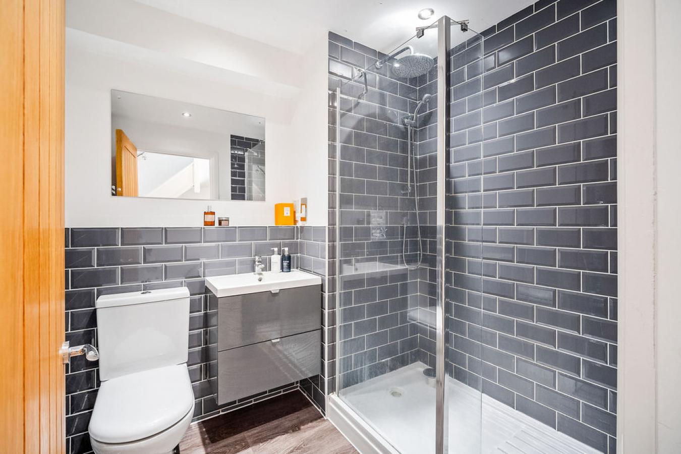 Caterham, Surrey, CR3 6SU, United Kingdom, 3 Bedrooms Bedrooms, ,2 BathroomsBathrooms,Residential,For Sale,1807946