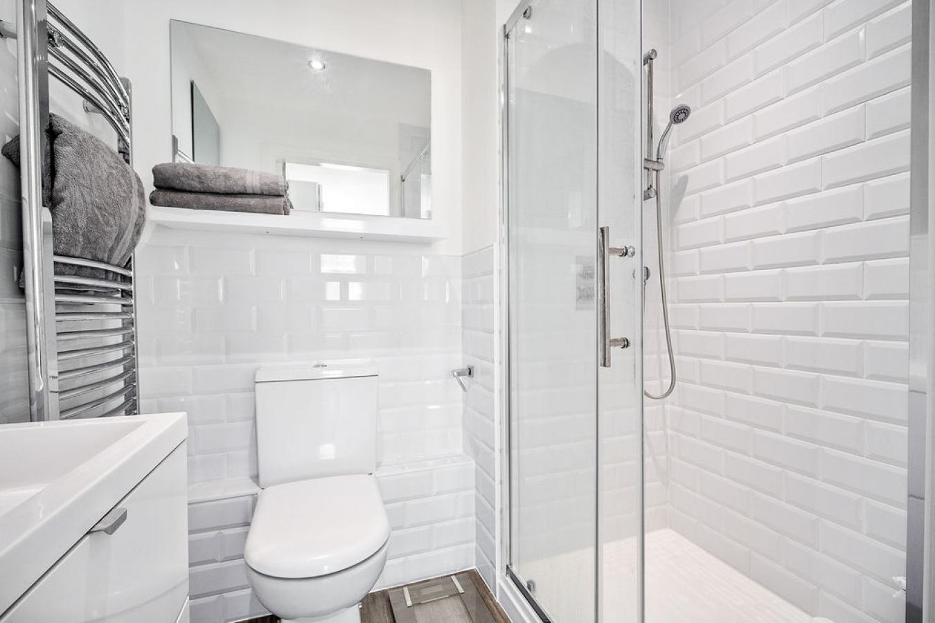 Caterham, Surrey, CR3 6SU, United Kingdom, 3 Bedrooms Bedrooms, ,2 BathroomsBathrooms,Residential,For Sale,1807946