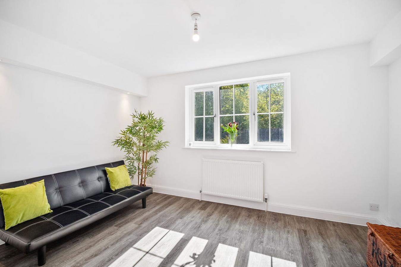 Caterham, Surrey, CR3 6SU, United Kingdom, 3 Bedrooms Bedrooms, ,2 BathroomsBathrooms,Residential,For Sale,1807946