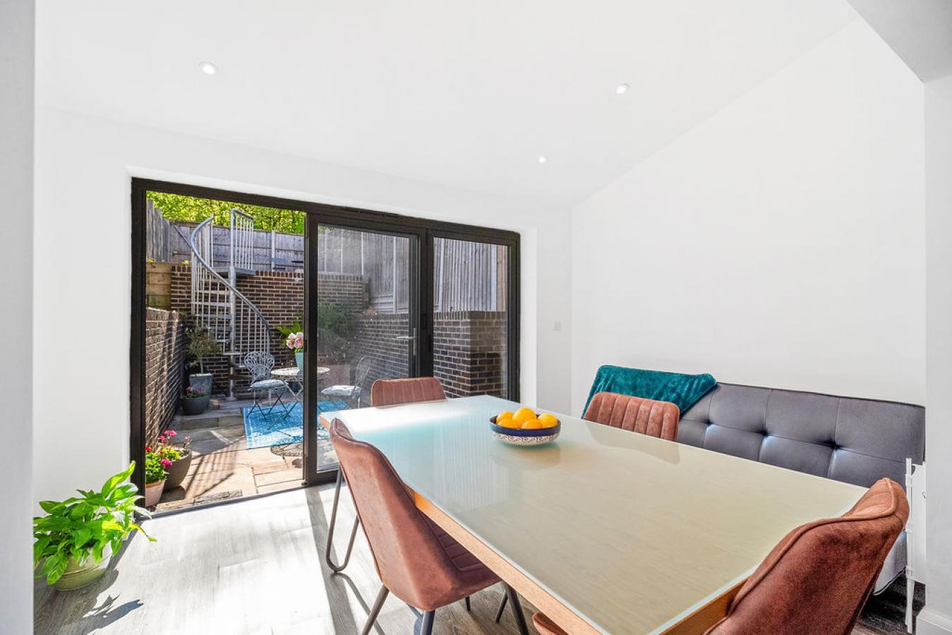Caterham, Surrey, CR3 6SU, United Kingdom, 3 Bedrooms Bedrooms, ,2 BathroomsBathrooms,Residential,For Sale,1807946
