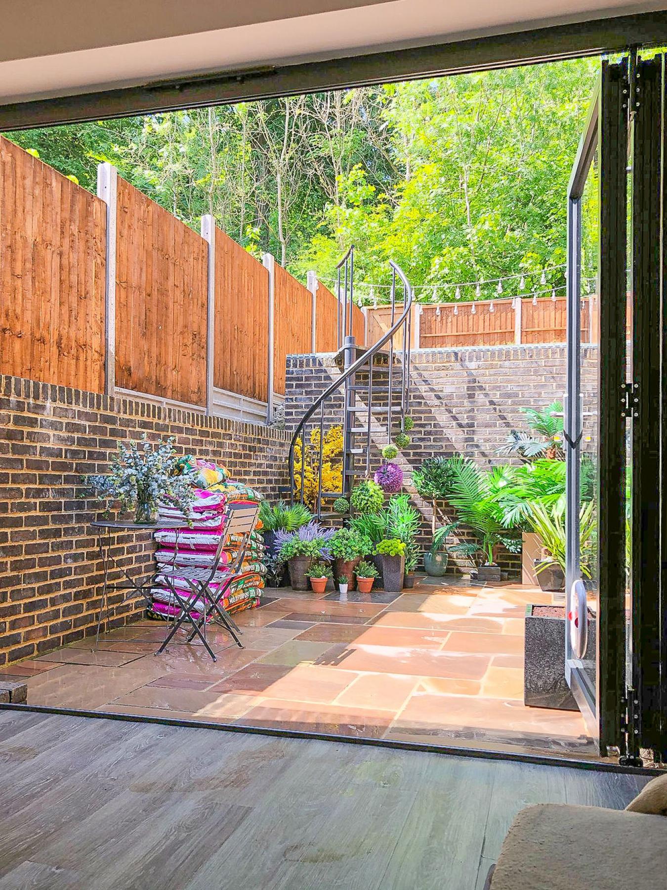 Caterham, Surrey, CR3 6SU, United Kingdom, 3 Bedrooms Bedrooms, ,2 BathroomsBathrooms,Residential,For Sale,1807946