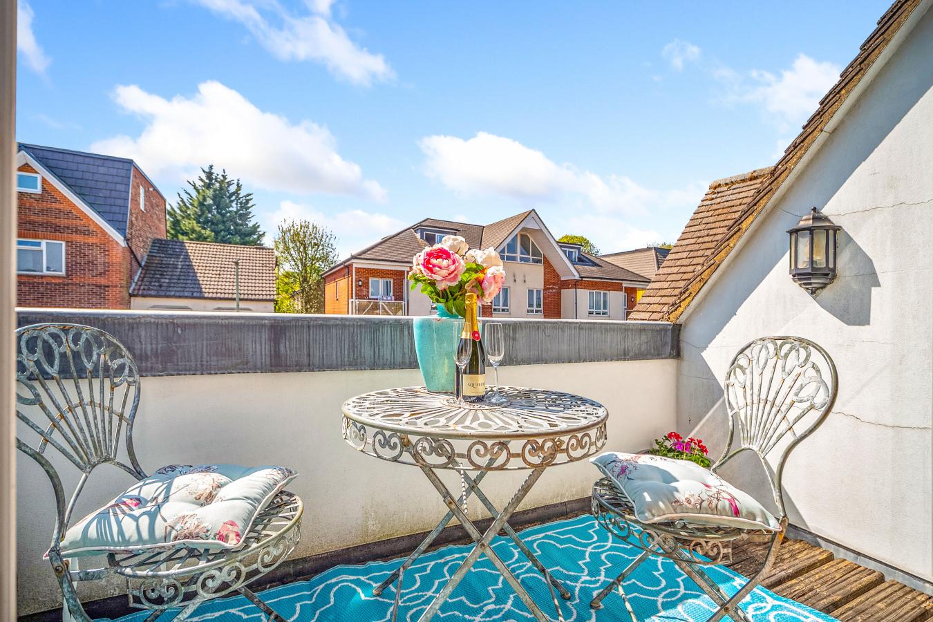 Caterham, Surrey, CR3 5NW, United Kingdom, 2 Bedrooms Bedrooms, ,2 BathroomsBathrooms,Residential,For Sale,1807945
