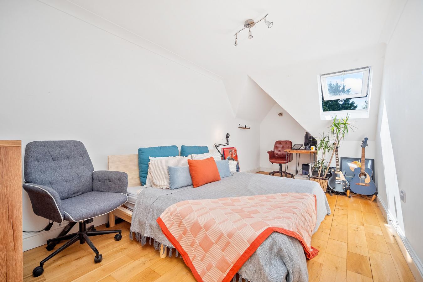 Caterham, Surrey, CR3 5NW, United Kingdom, 2 Bedrooms Bedrooms, ,2 BathroomsBathrooms,Residential,For Sale,1807945