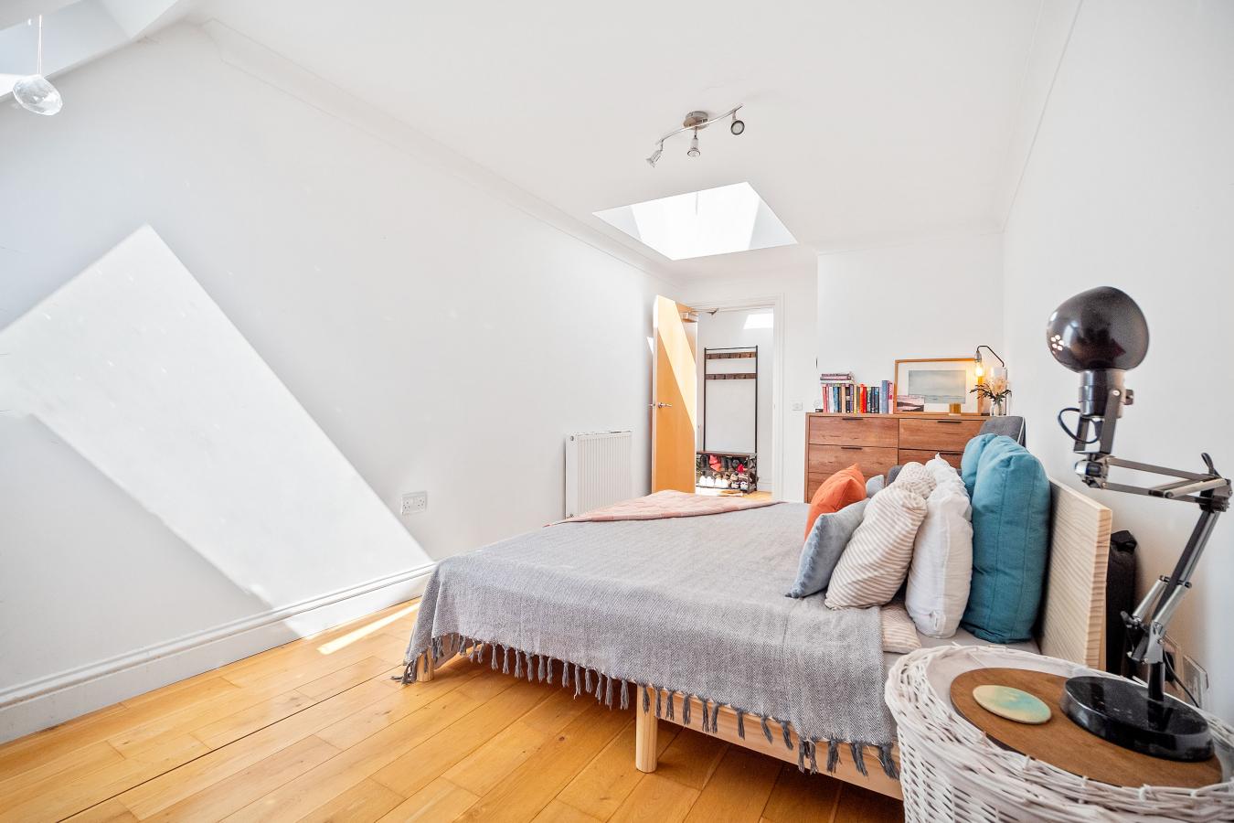 Caterham, Surrey, CR3 5NW, United Kingdom, 2 Bedrooms Bedrooms, ,2 BathroomsBathrooms,Residential,For Sale,1807945