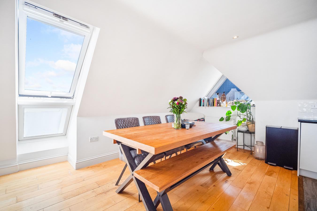 Caterham, Surrey, CR3 5NW, United Kingdom, 2 Bedrooms Bedrooms, ,2 BathroomsBathrooms,Residential,For Sale,1807945