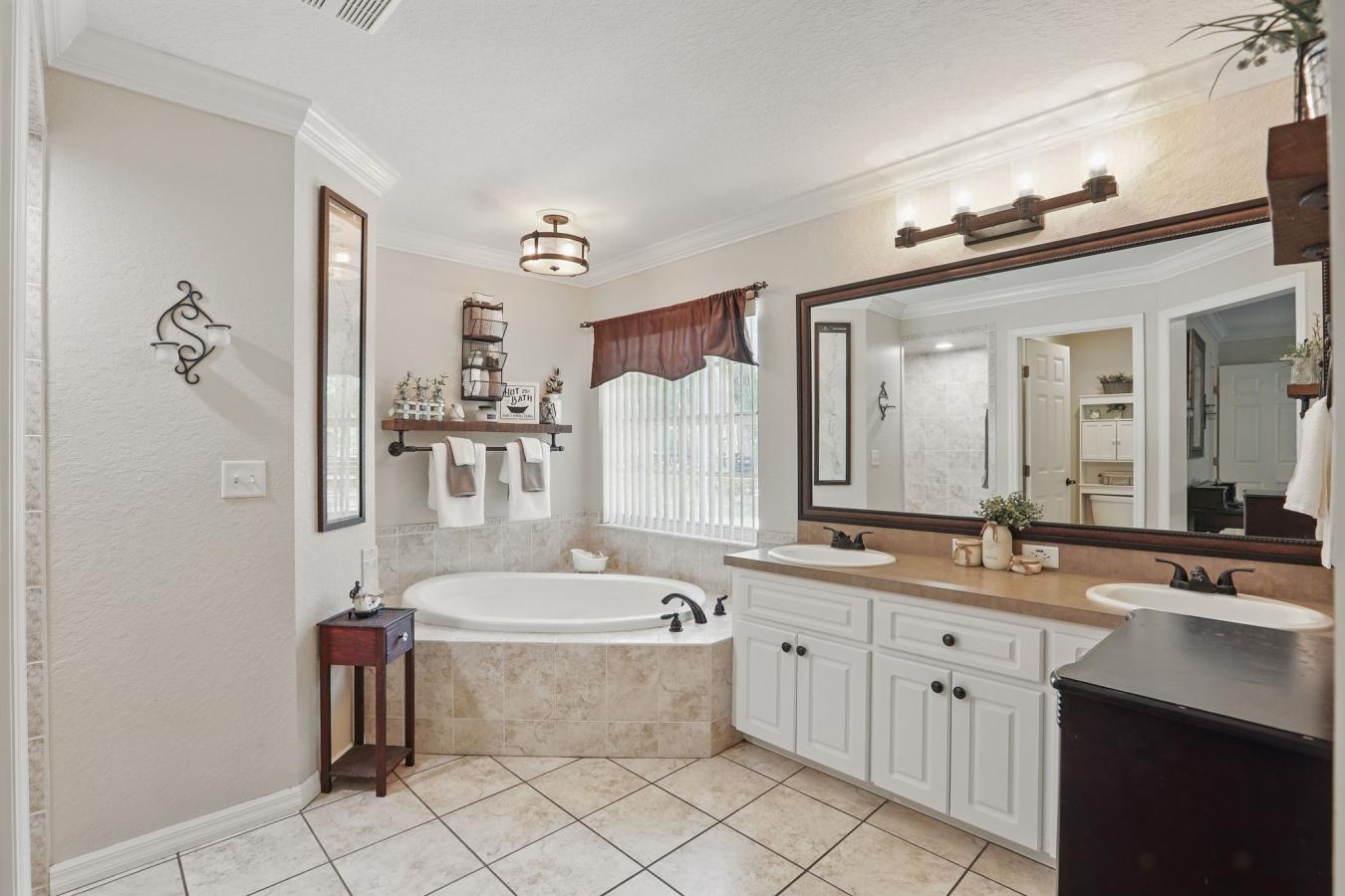 Lakeland, Polk, 33810, United States, 4 Bedrooms Bedrooms, ,3 BathroomsBathrooms,Residential,For Sale,1807943