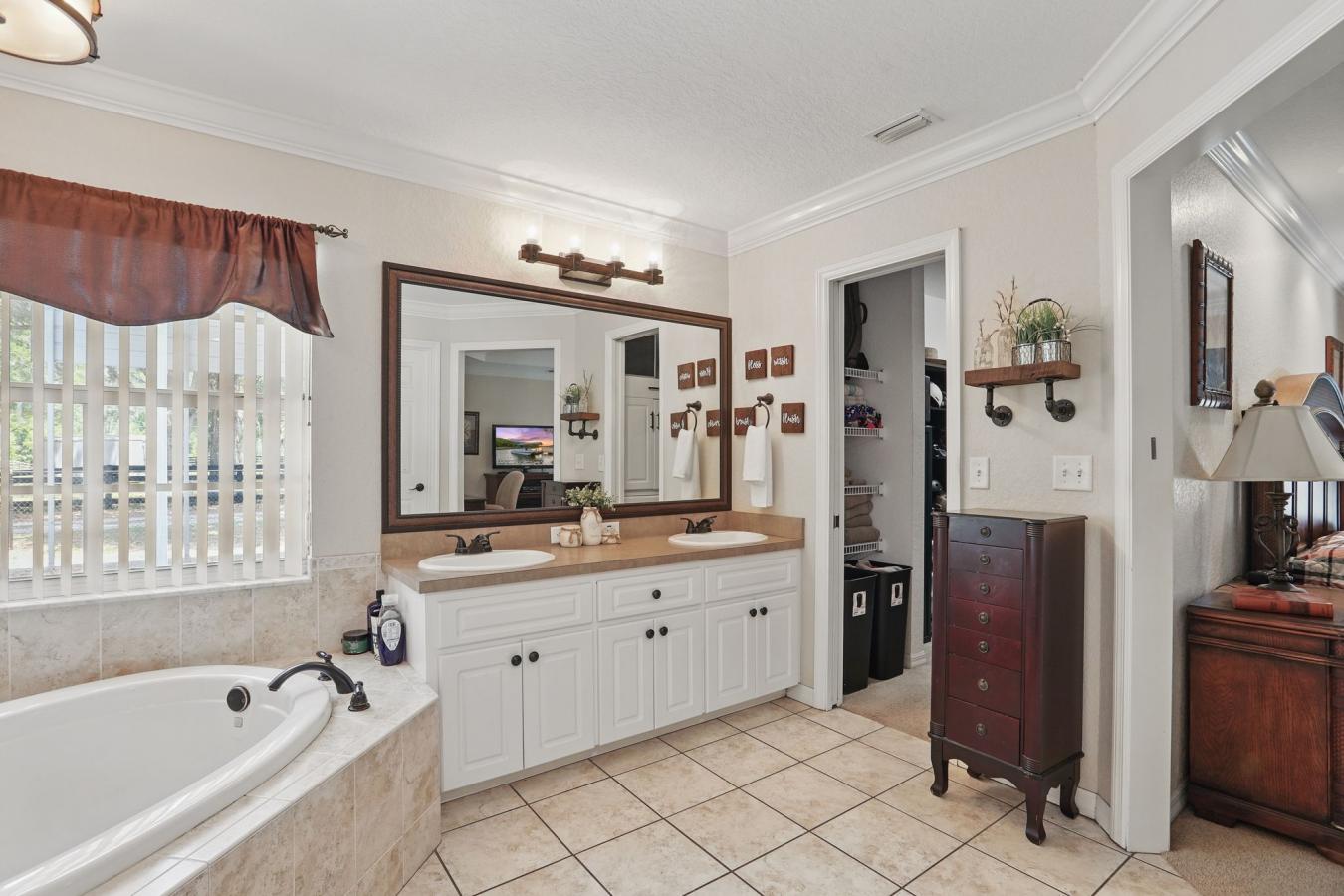 Lakeland, Polk, 33810, United States, 4 Bedrooms Bedrooms, ,3 BathroomsBathrooms,Residential,For Sale,1807943