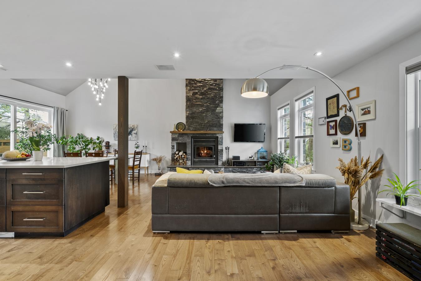 Otterburn Park, QC, J3H 1M6, Canada, 3 Bedrooms Bedrooms, ,2 BathroomsBathrooms,Residential,For Sale,1811711