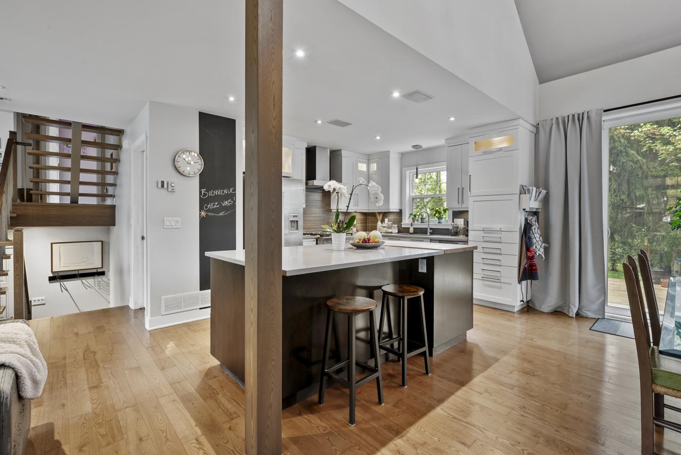 Otterburn Park, QC, J3H 1M6, Canada, 3 Bedrooms Bedrooms, ,2 BathroomsBathrooms,Residential,For Sale,1811711