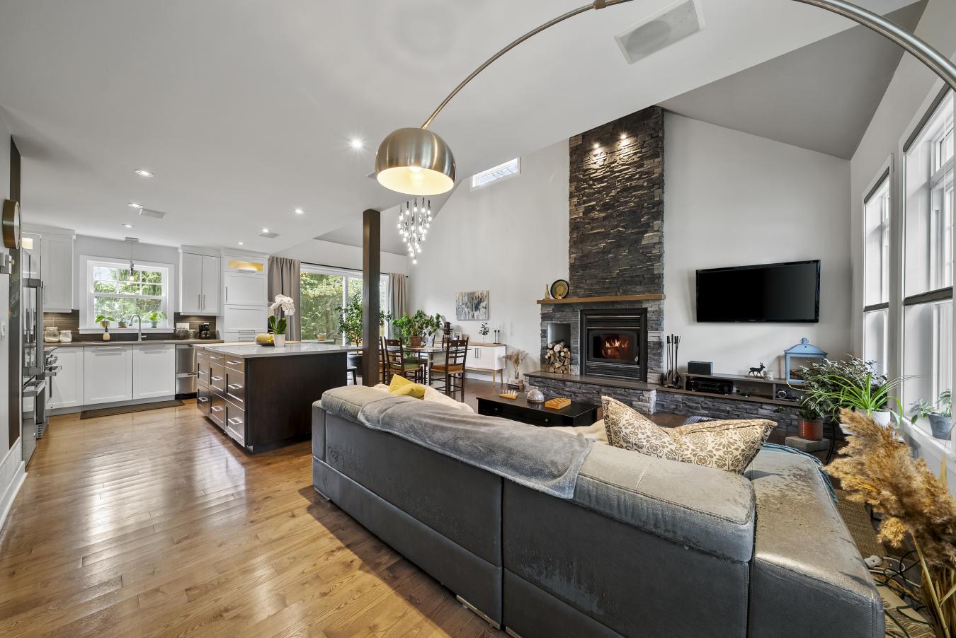 Otterburn Park, QC, J3H 1M6, Canada, 3 Bedrooms Bedrooms, ,2 BathroomsBathrooms,Residential,For Sale,1811711