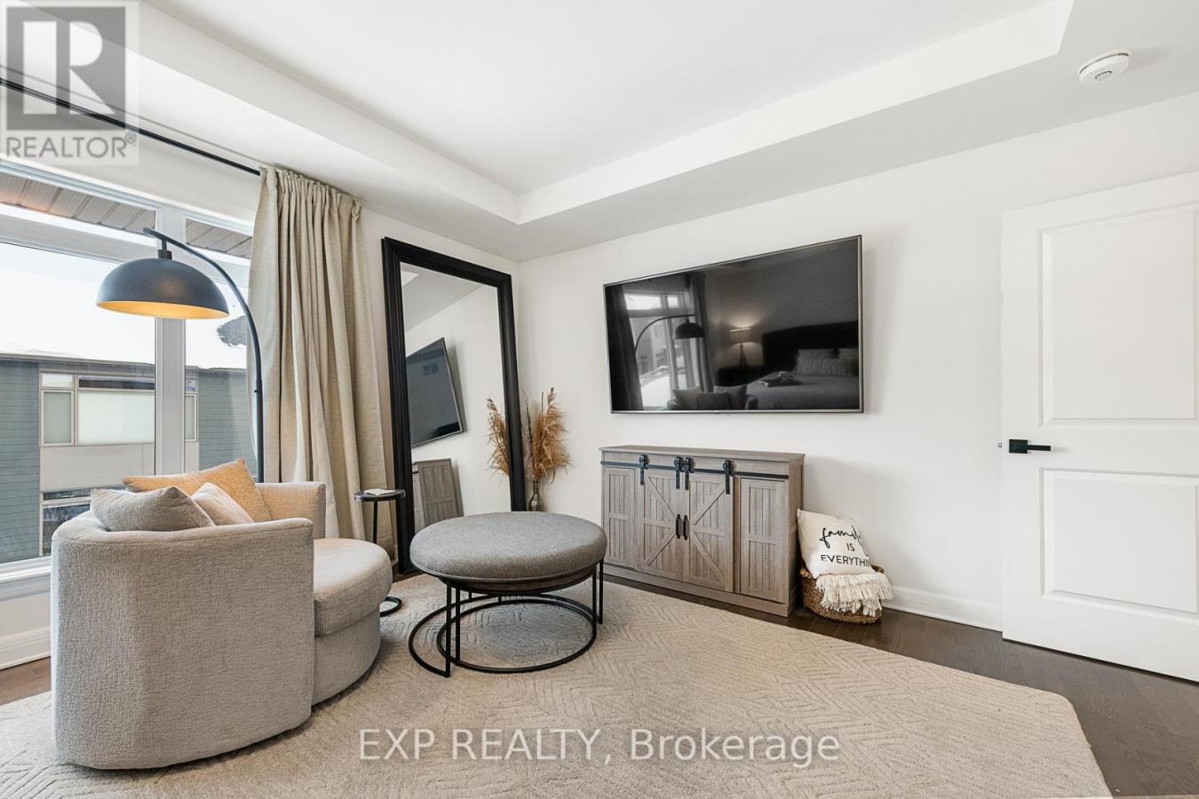 Ottawa, ON, K1K4Y9, Canada, 6 Bedrooms Bedrooms, ,Residential,For Sale,1811702