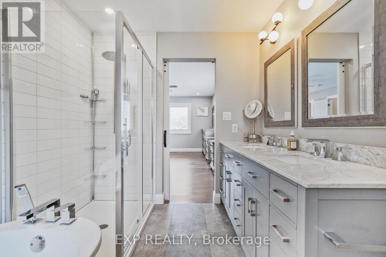 Ottawa, ON, K2S0R8, Canada, 6 Bedrooms Bedrooms, ,Residential,For Sale,1811701