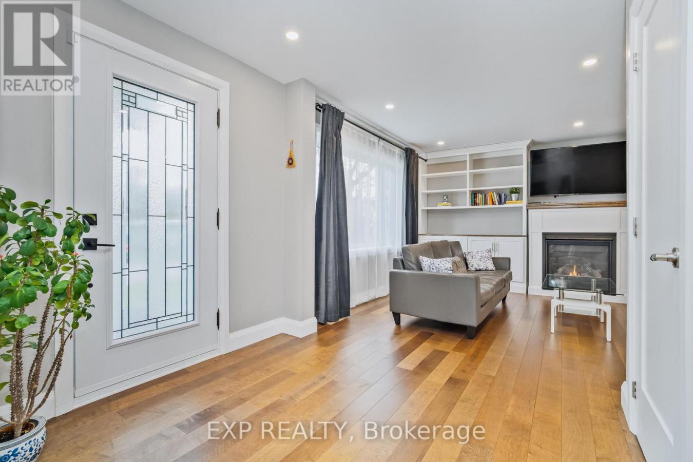 Ottawa, ON, K2S0R8, Canada, 6 Bedrooms Bedrooms, ,Residential,For Sale,1811701