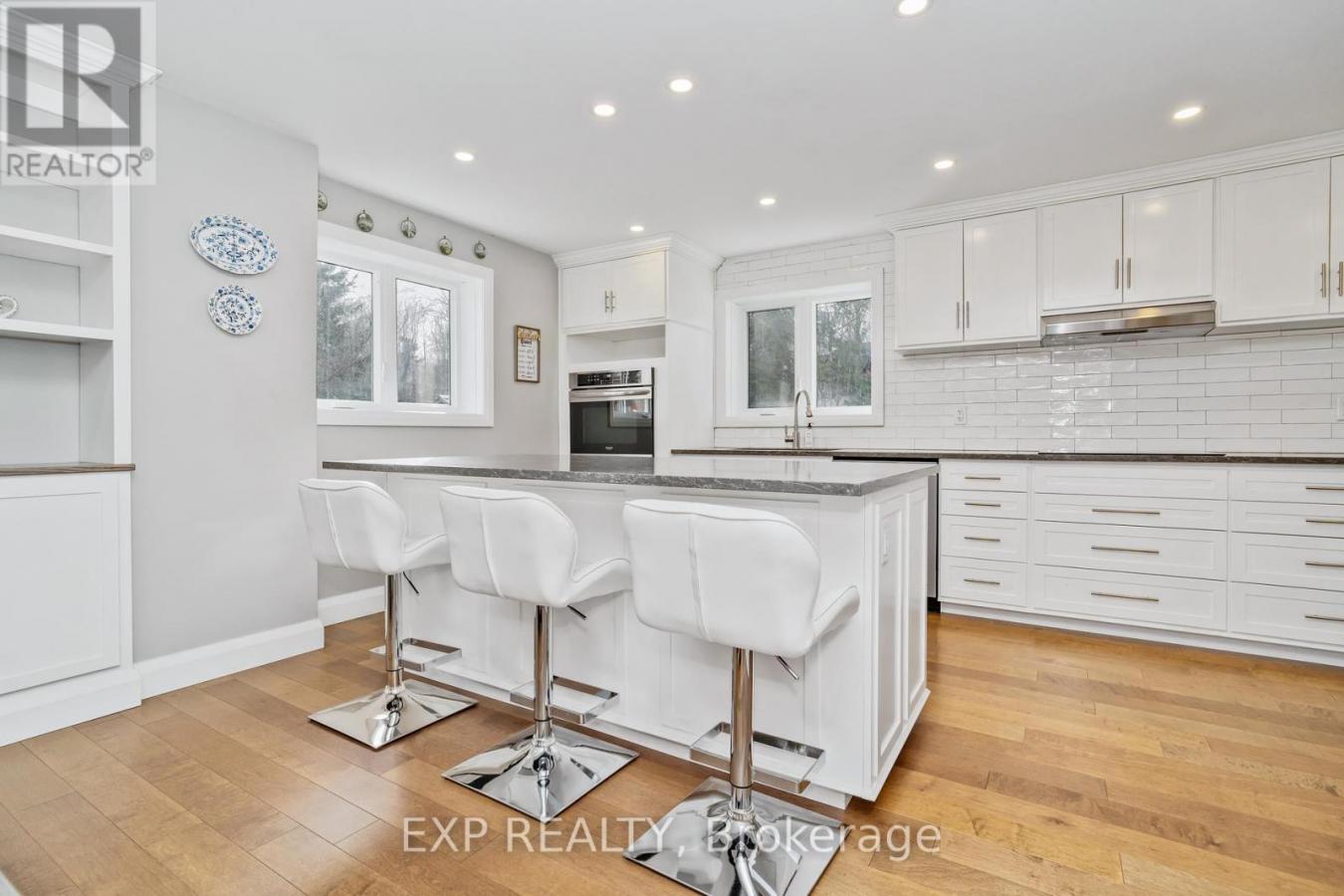 Ottawa, ON, K2S0R8, Canada, 6 Bedrooms Bedrooms, ,Residential,For Sale,1811701