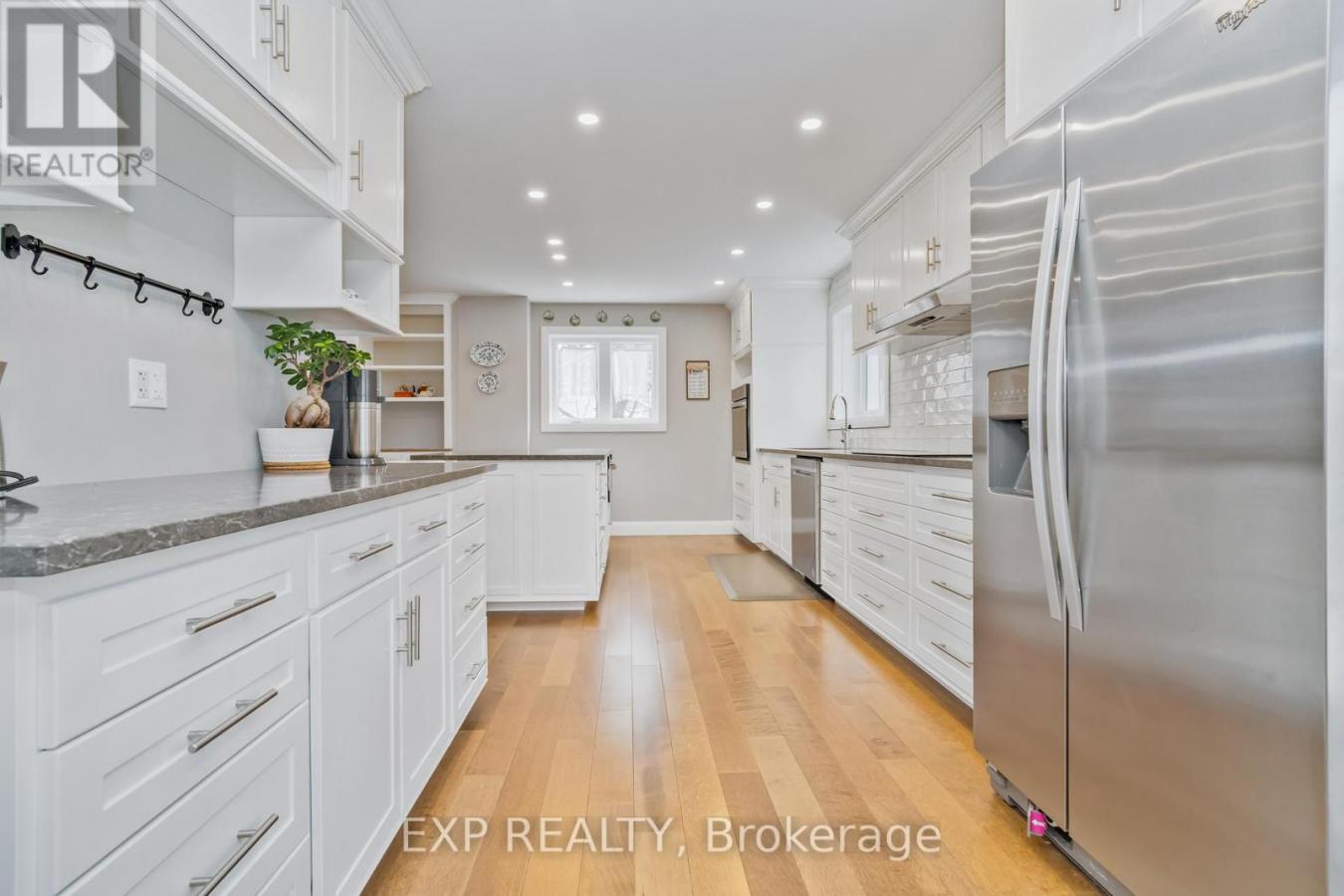 Ottawa, ON, K2S0R8, Canada, 6 Bedrooms Bedrooms, ,Residential,For Sale,1811701