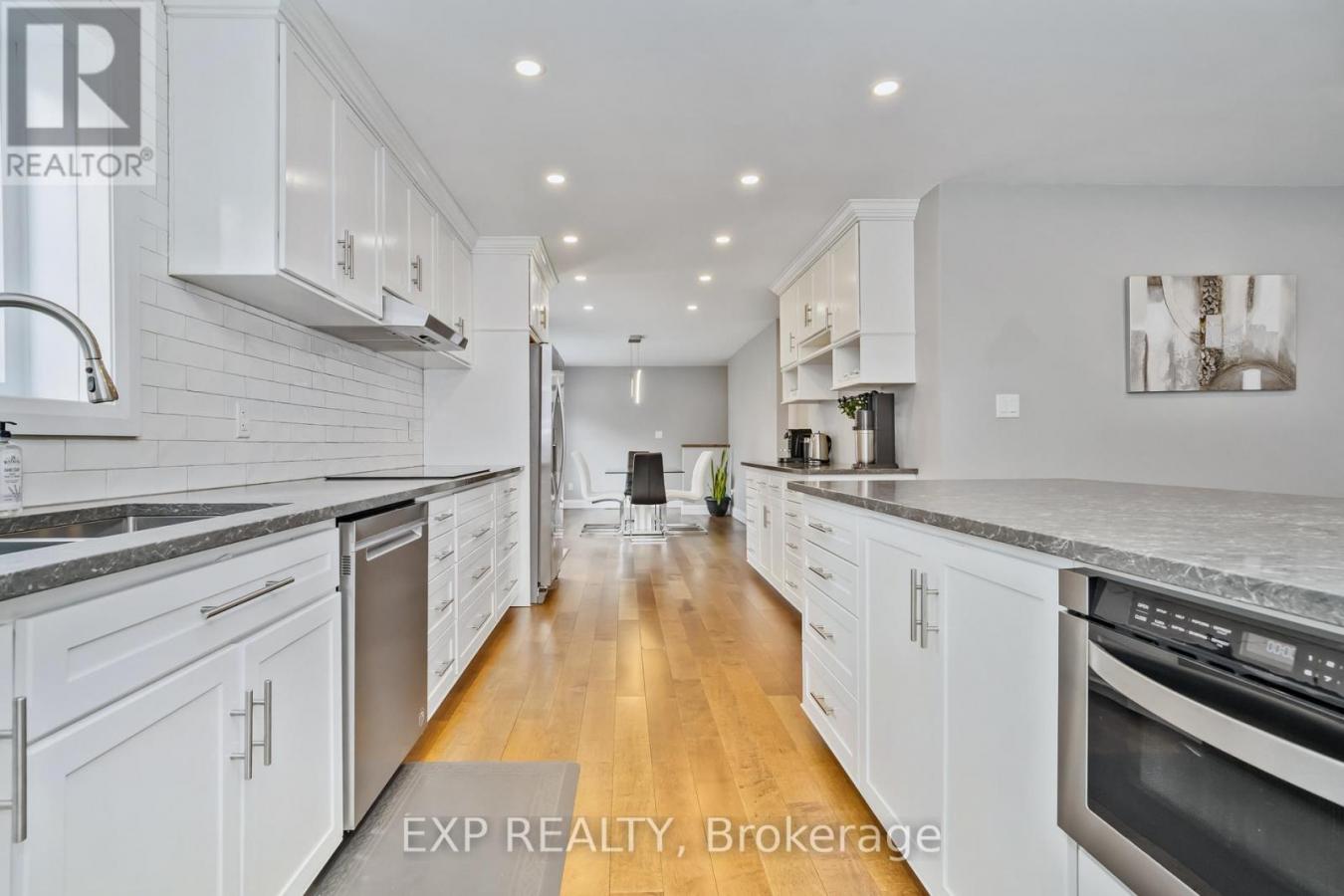 Ottawa, ON, K2S0R8, Canada, 6 Bedrooms Bedrooms, ,Residential,For Sale,1811701