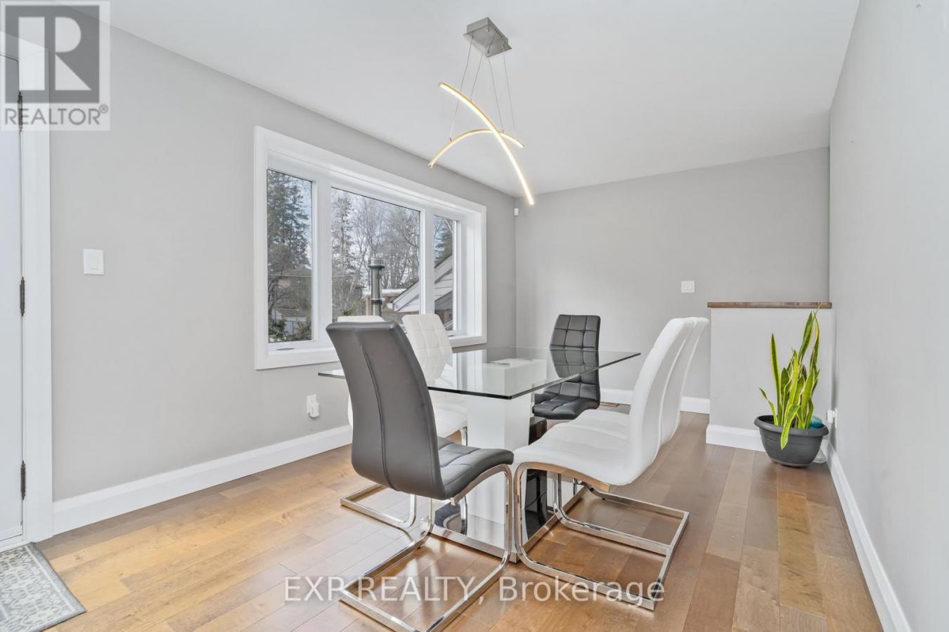 Ottawa, ON, K2S0R8, Canada, 6 Bedrooms Bedrooms, ,Residential,For Sale,1811701