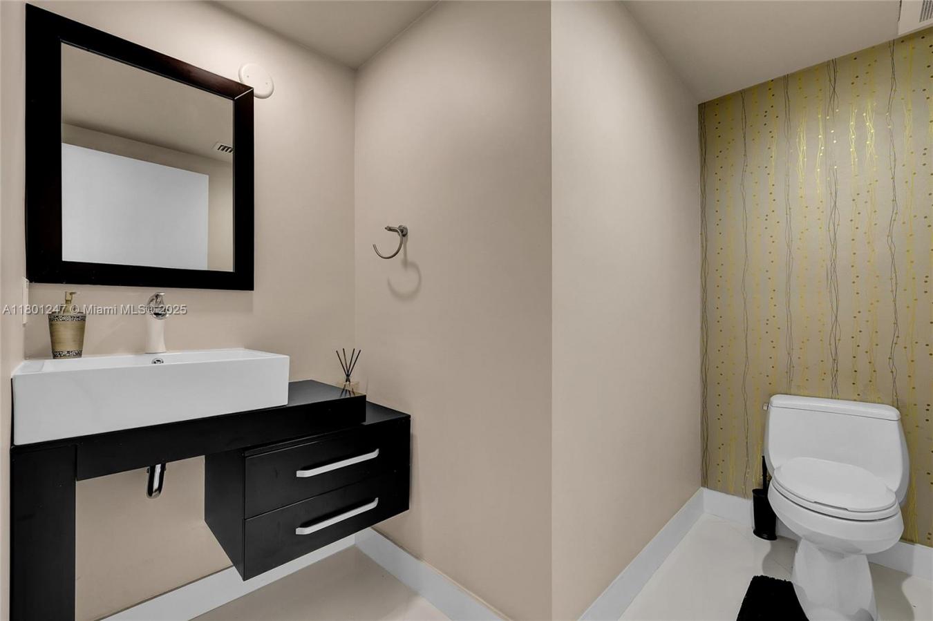 Sunny Isles Beach, Florida, 33160, United States, 2 Bedrooms Bedrooms, ,2 BathroomsBathrooms,Residential,For Sale,1811662