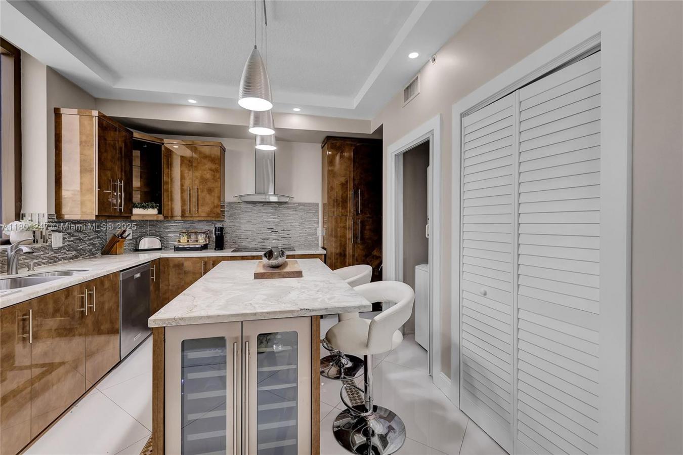 Sunny Isles Beach, Florida, 33160, United States, 2 Bedrooms Bedrooms, ,2 BathroomsBathrooms,Residential,For Sale,1811662