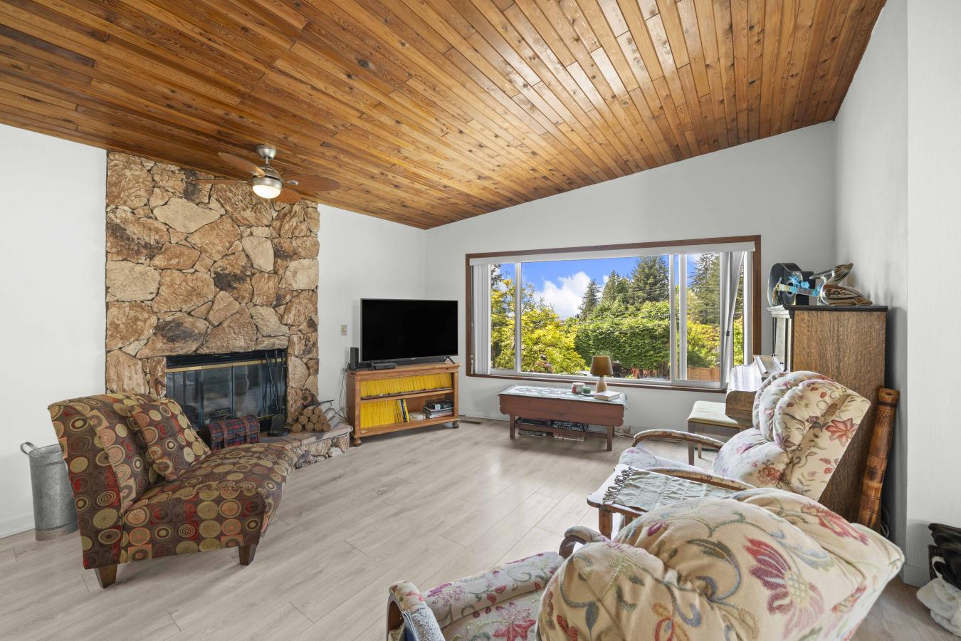 North Vancouver, BC, V7N 1V8, Canada, 5 Bedrooms Bedrooms, ,3 BathroomsBathrooms,Residential,For Sale,1811658