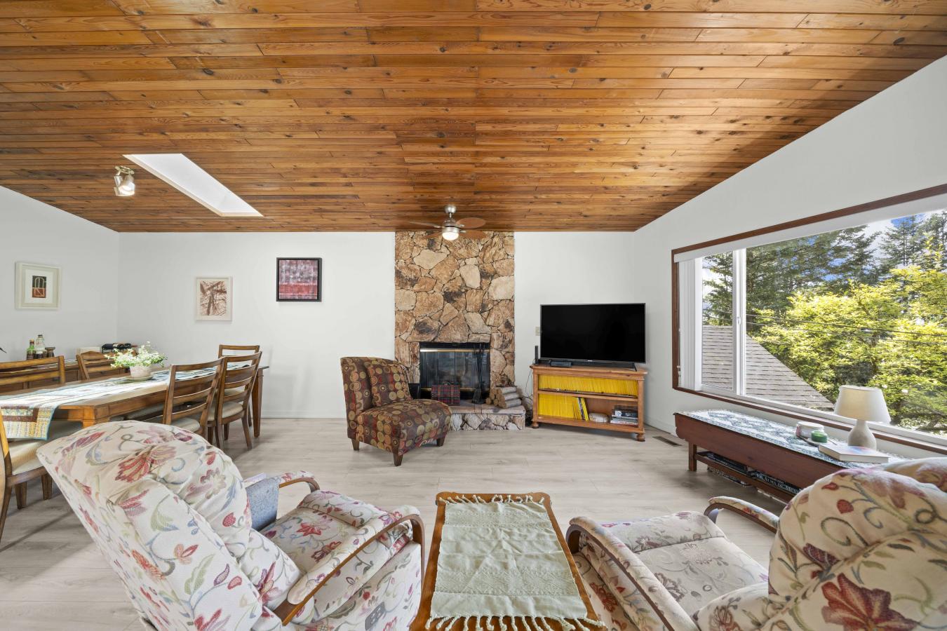 North Vancouver, BC, V7N 1V8, Canada, 5 Bedrooms Bedrooms, ,3 BathroomsBathrooms,Residential,For Sale,1811658