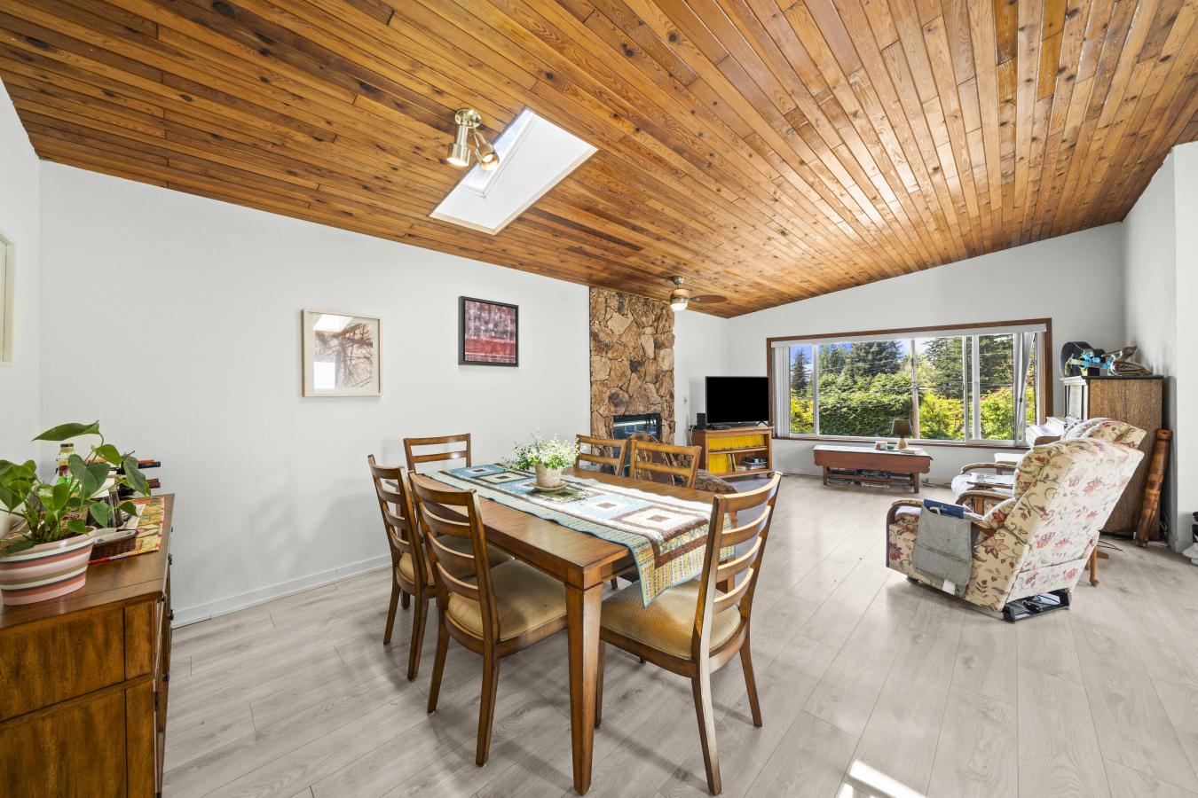 North Vancouver, BC, V7N 1V8, Canada, 5 Bedrooms Bedrooms, ,3 BathroomsBathrooms,Residential,For Sale,1811658