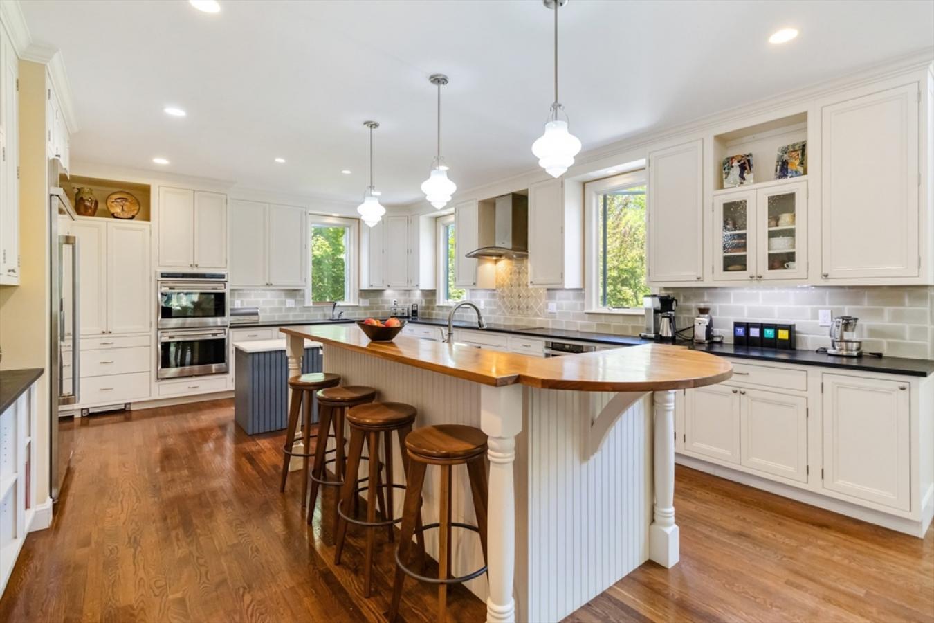 Southborough, Massachusetts, 01772, United States, 4 Bedrooms Bedrooms, ,3 BathroomsBathrooms,Residential,For Sale,1811648