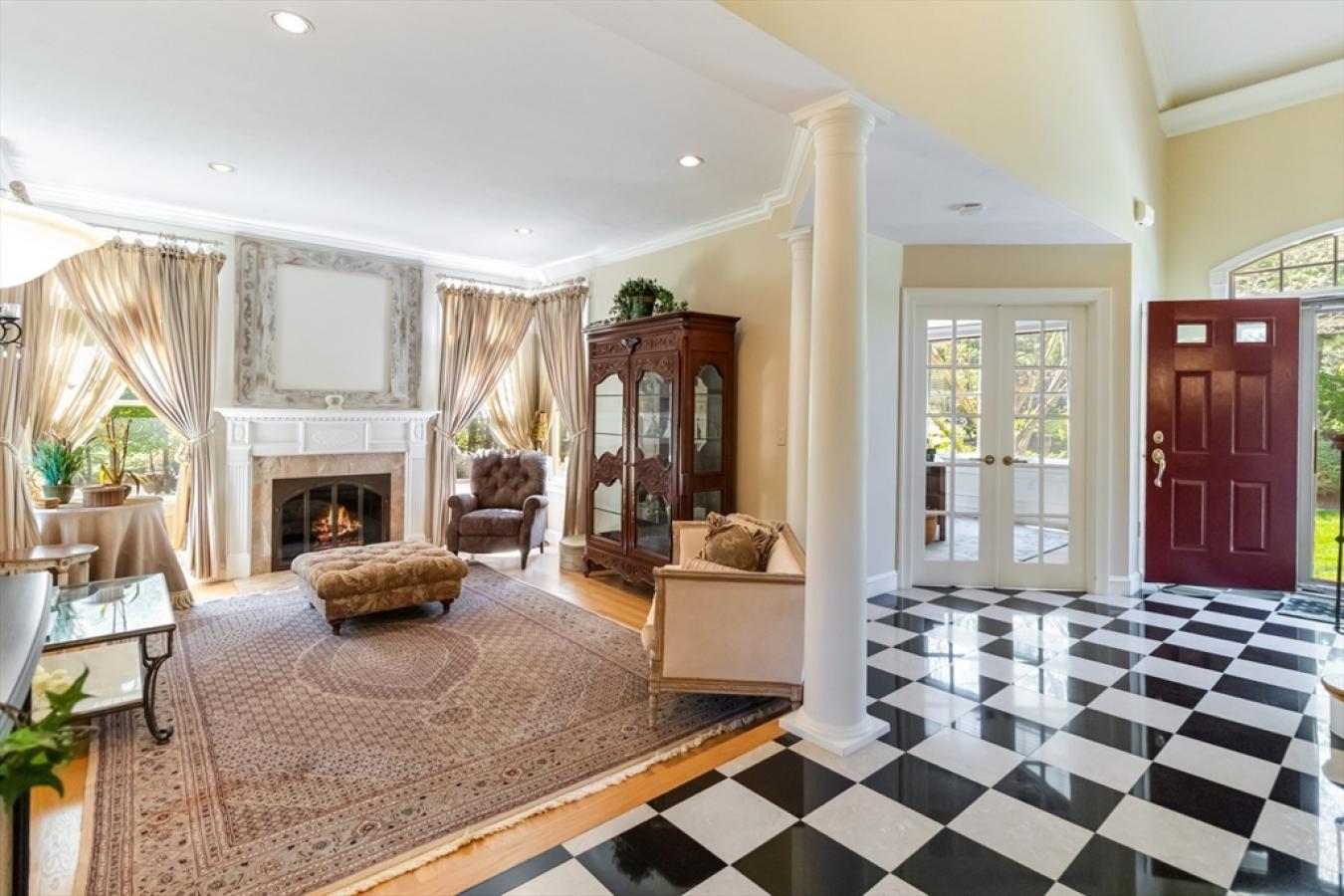 Southborough, Massachusetts, 01772, United States, 4 Bedrooms Bedrooms, ,3 BathroomsBathrooms,Residential,For Sale,1811648