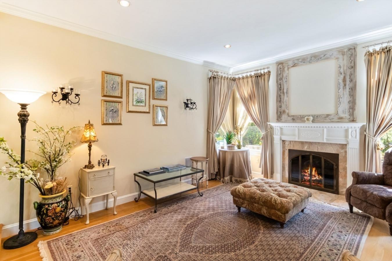 Southborough, Massachusetts, 01772, United States, 4 Bedrooms Bedrooms, ,3 BathroomsBathrooms,Residential,For Sale,1811648