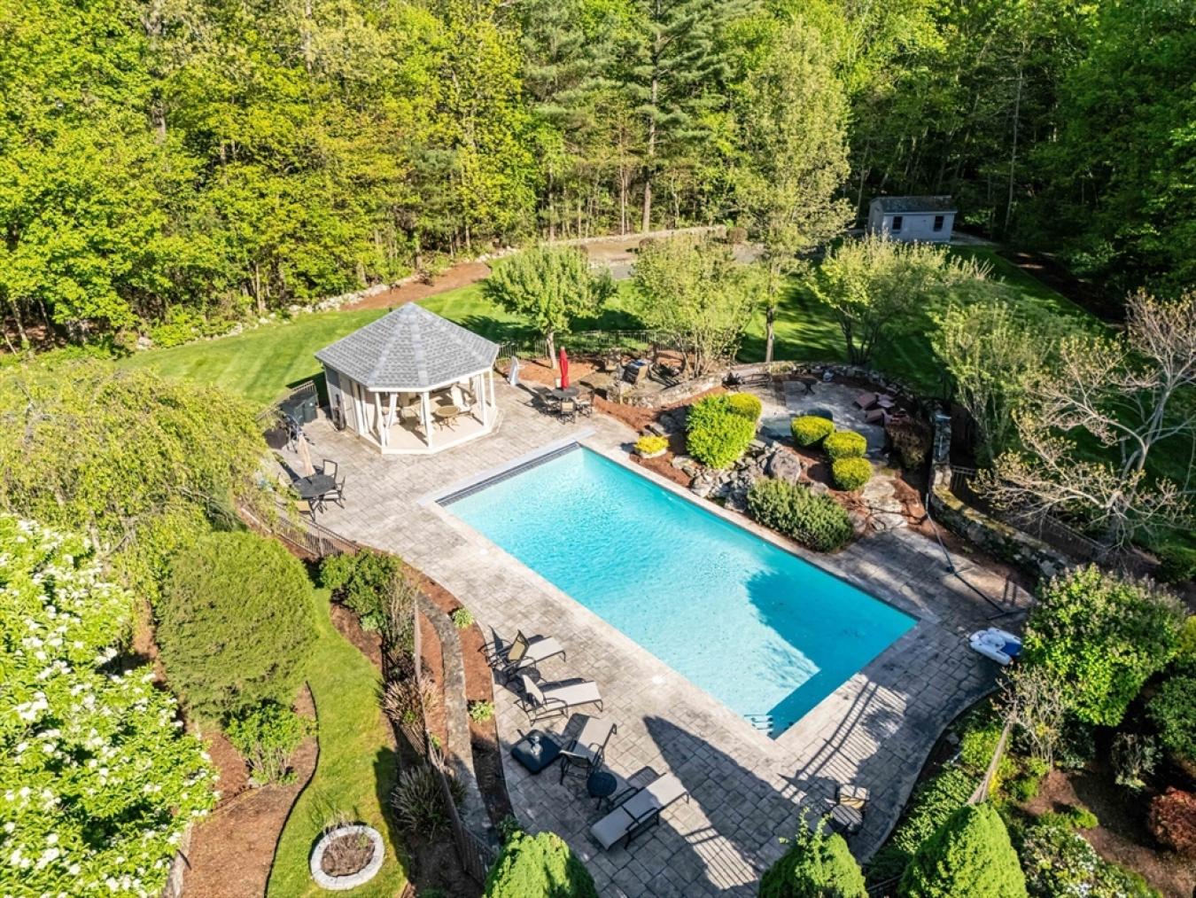 Southborough, Massachusetts, 01772, United States, 4 Bedrooms Bedrooms, ,3 BathroomsBathrooms,Residential,For Sale,1811648