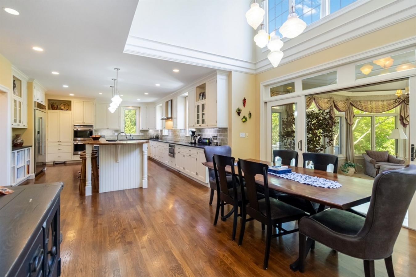 Southborough, Massachusetts, 01772, United States, 4 Bedrooms Bedrooms, ,3 BathroomsBathrooms,Residential,For Sale,1811648