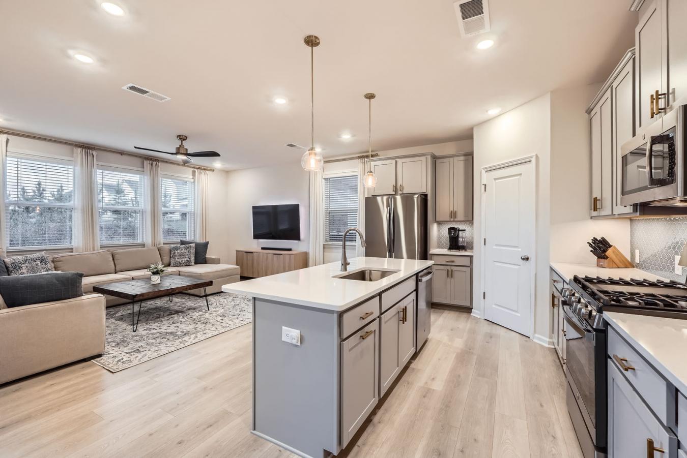 Charlotte, North Carolina, 28278, United States, 5 Bedrooms Bedrooms, ,3 BathroomsBathrooms,Residential,For Sale,1811634