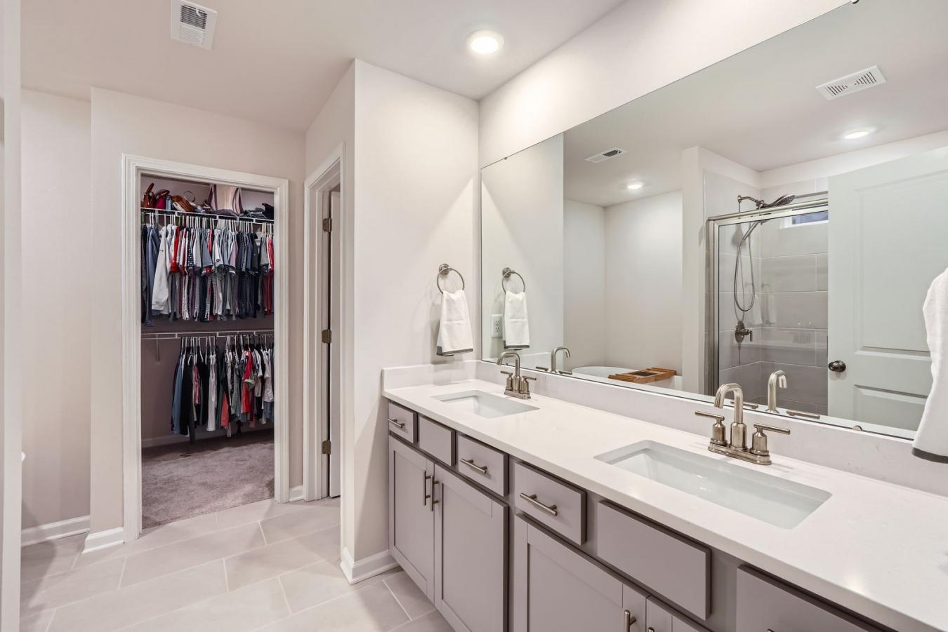 Charlotte, North Carolina, 28278, United States, 5 Bedrooms Bedrooms, ,3 BathroomsBathrooms,Residential,For Sale,1811634