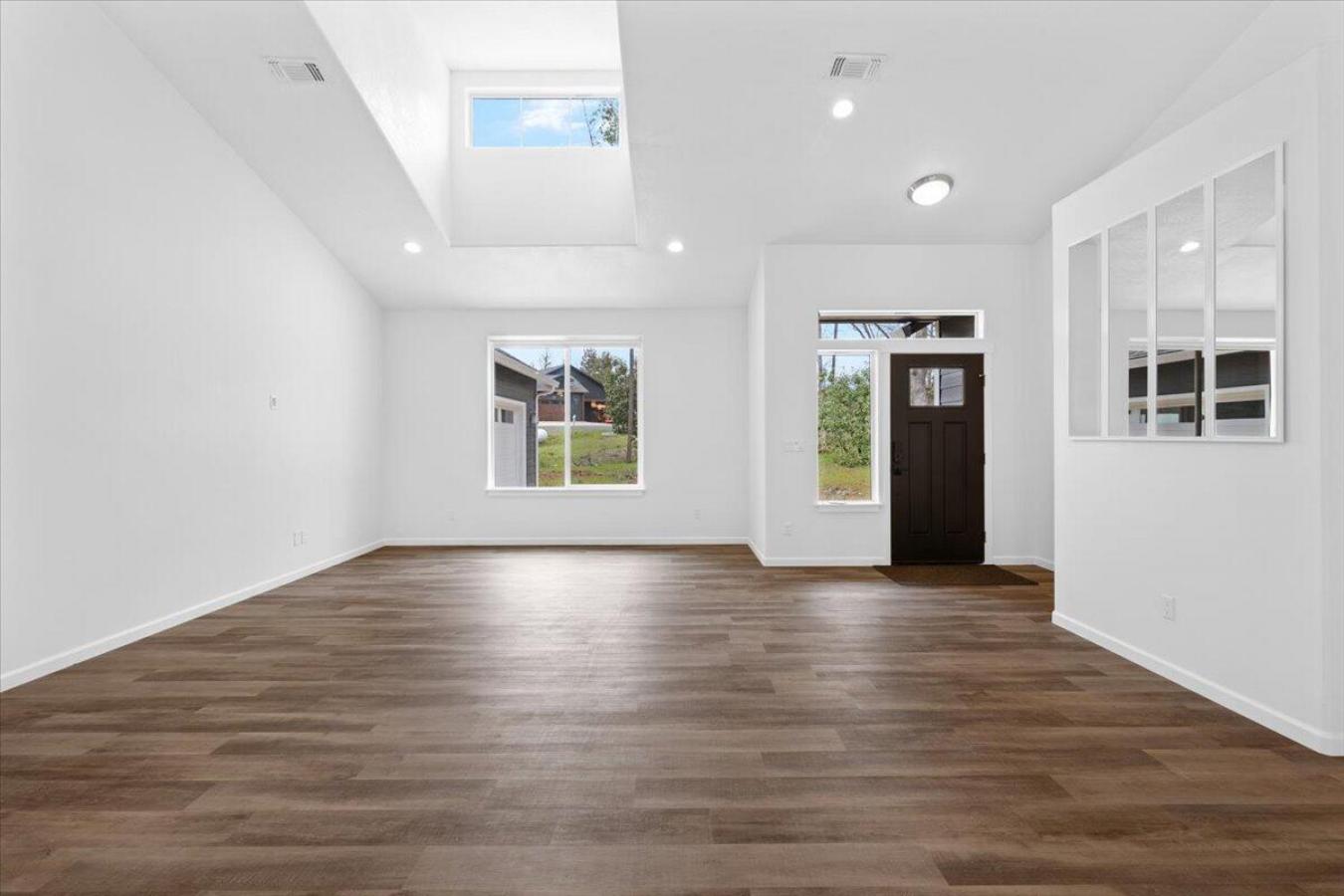 Merlin, Josephine, 97532, United States, 4 Bedrooms Bedrooms, ,2 BathroomsBathrooms,Residential,For Sale,1820295