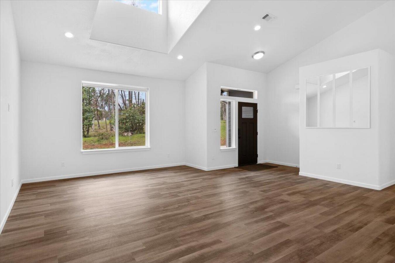 Merlin, Josephine, 97532, United States, 4 Bedrooms Bedrooms, ,2 BathroomsBathrooms,Residential,For Sale,1820295